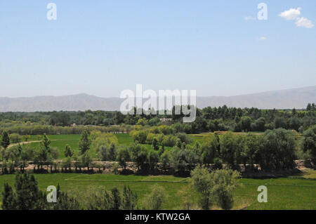 Der Blick von der Spitze des Hügels in Khawajah Bahawuddin, Provinz Badakhshan, Afghanistan, 27. Juni 2012. (37 IBCT Foto von Sgt. Kimberly Lamm) (freigegeben) Stockfoto