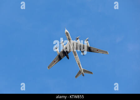 Tu-95 "Bear" Strategischer Bomber führt bei Airshow 21. März 2015, Rostow am Don Stockfoto