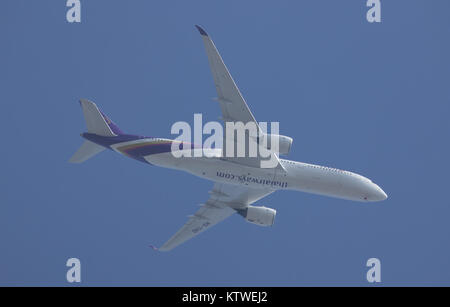 CHIANG MAI, THAILAND - 25. Dezember 2017: HS-THD Airbus A350-900 von Thaiairway TG 105. Von Chiangmai Flughafen in Bangkok. Stockfoto