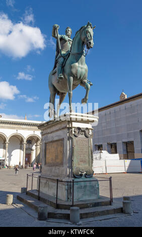 Statue von Ferdinando I de Medici in der Piazza della Santissima Annunziata in Florenz, Italien Stockfoto