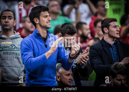 Die ehemalige Nummer eins der Welt tennis Novak Djokovic Jubel während des Spiels Stockfoto