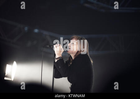 Die englische Trip Hop Band Portishead führt ein Live Konzert beim Roskilde Festival 2011. Hier Sängerin Beth Gibbons ist live auf der Bühne. Dänemark 01/07 2011. Stockfoto