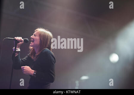 Die englische Trip Hop Band Portishead führt ein Live Konzert beim Roskilde Festival 2011. Hier Sängerin Beth Gibbons ist live auf der Bühne. Dänemark 01/07 2011. Stockfoto