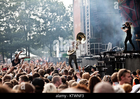 Die amerikanischen Hip Hop, Rap und Soul Band die Wurzeln führt ein Live Konzert beim Roskilde Festival 2012. Hier der Musiker Tuba Gooding Jr. (Damon Bryson) wird dargestellt, live auf der Bühne. Dänemark, 07.07.2012. Stockfoto