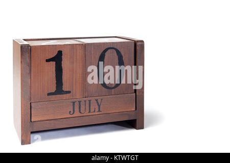 Holz- Perpetual Calendar 10. bis Juli gesetzt Stockfoto