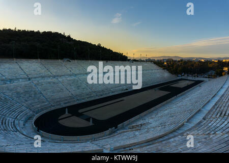 Panoramablick auf Panathenaic Stadion (kalimarmaro) in Griechenland, wo die ersten Olympischen Spiele 1896 organisiert wurden. Stockfoto