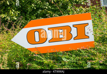 OBI Markt Zeichen auf einem Schild. Obi ist der größte Hardware- und Do-it-yourself-Händler in Deutschland Stockfoto