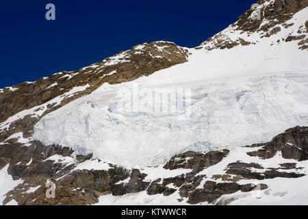 Nahaufnahme der südlichen oberen Hänge der Mönch, vom Jungfraufirn Gletscher, Berner Oberland, Schweiz Stockfoto