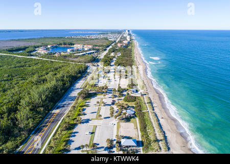 Florida Hutchinson Barrier Island, Jensen Beach, Park, Atlantik, Indian River Lagoon, Barriere, State Road A1A, Luftaufnahme von oben, FL17121431d Stockfoto