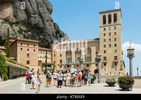 BARCELONA, SPANIEN - 25. Juni 2015: die Menschen in Santa Maria de Montserrat Abtei in Roquetas de Mar, Katalonien, Spanien Stockfoto