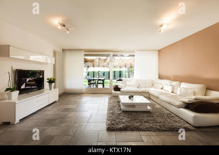 Interieur, schöne Wohnung, luxuriöses Wohnzimmer Stockfoto