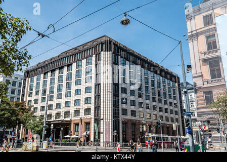 Außenansicht des Hilton Vienna Plaza Hotel. Es ist vor der Börse Gebäude Stockfoto