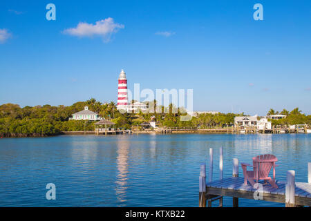 Winkelstück Reef Leuchtturm, den letzten Kerosin verbrennen bemannte Leuchtturm der Welt, Hope Town, Elbow Cay, Abaco Islands, Bahamas, West Indies, Central Am Stockfoto