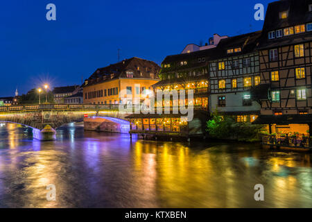 Kranke Kanal in der Nacht, Straßburg, Elsaß, Bas-Rhin, Frankreich, Europa Stockfoto