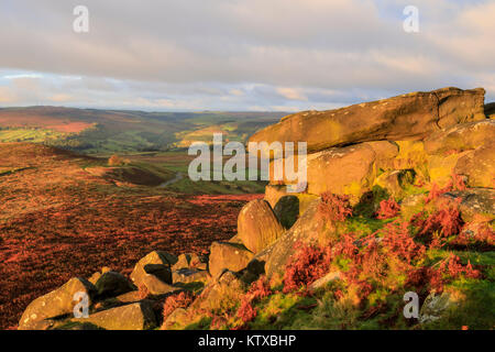 Higger Tor und Hathersage Moor, Herbst Sonnenaufgang, Nationalpark Peak District, Derbyshire, England, Vereinigtes Königreich, Europa Stockfoto