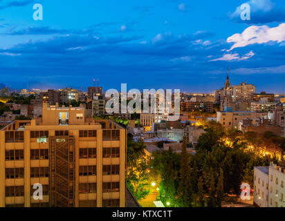 Stadtbild von Mendoza, Dämmerung, Argentinien, Südamerika Stockfoto