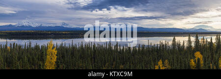 Mount Drum, Sanford, Wrangell, und Blackburn, Wrangell-St. Elias National Park, UNESCO-Weltkulturerbe, Willow Creek, Alaska, Vereinigte Staaten von Ame Stockfoto