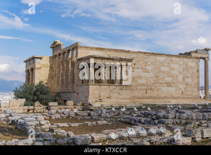 Erechtheion Tempel mit sechs Karyatiden auf der Akropolis, Weltkulturerbe der UNESCO, Athen, Griechenland, Europa Stockfoto