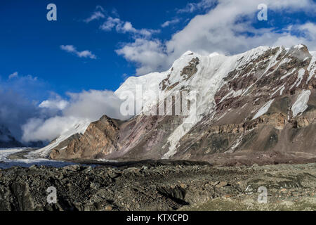 Engilchek Gletscher und Khan Tengri Berg, zentralen Tian Shan Gebirge, Grenze zwischen Kirgistan und China, Kirgistan, Zentralasien, Asien Stockfoto