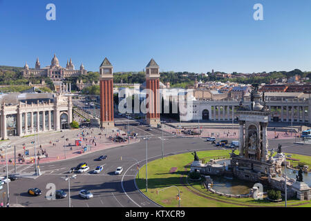 Blick auf die Placa d'Espanya (Placa de Espana) nach Palau Nacional (Museu Nacional d'Art de Catalunya), Barcelona, Katalonien, Spanien, Europa Stockfoto