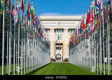 Gebäude A und Fahnen, das Büro der Vereinten Nationen in Genf (UNOG), Genf, Schweiz, Europa Stockfoto