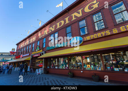 Bergleute Landung Geschäfte am Pier 57 an Alaskan Way, Downtown, Seattle, Washington, Vereinigte Staaten von Amerika, Nordamerika Stockfoto