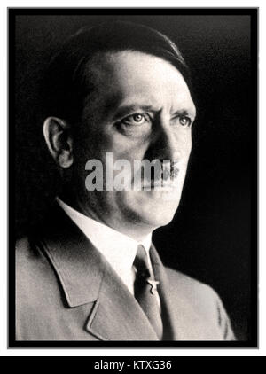 ADOLF HITLER PORTRAIT 1930er s s s&W Studio posierte Kopf- und Schulterportrait-Fotografie von Adolf Hitler in Uniform von Heinrich Hoffman Hitlers persönlichem Fotografen (auch ID: 2F9G747) Stockfoto