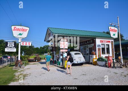 PARIS SPRINGS, USA - 19. JULI 2017: Gay Parita Sinclair Gas Station, eine Route 66 Legende. Eigentümer: Gary Turner. Dies ist eine Nachbildung eines ca. 1930 Gas s Stockfoto