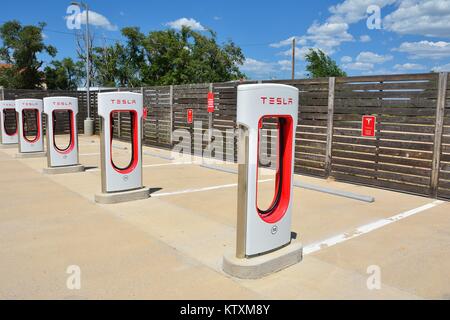 Shamrock, Texas - 20. Juli 2017: Tesla Kompressor Station in Shamrock, Texas. Tesla Motors entwickelt Netz von Ladestationen in Welt. Stockfoto