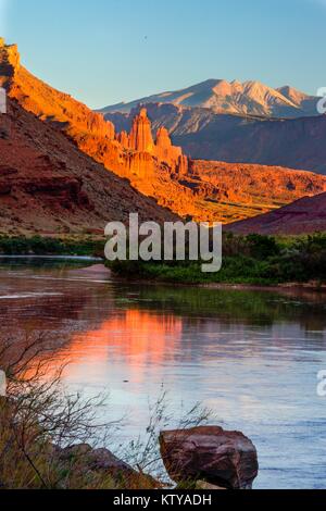 Rock Schluchten umgeben den oberen Colorado Freizeit Fluss am oberen Colorado River Recreation Area August 14, 2016 in Utah. Stockfoto