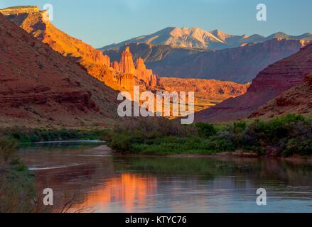 Rock Schluchten umgeben den oberen Colorado Freizeit Fluss am oberen Colorado River Recreation Area August 14, 2016 in Utah. Stockfoto