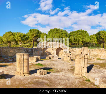 Antike Ruinen in Agia Kyriaki, oder Panagia Chrysopolitissa Basilika in Paphos, Zypern, Panoramic Image Stockfoto