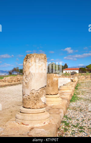 Antike Tempel Spalten in Kato Paphos Archäologischen Park in die Stadt Paphos, Zypern Stockfoto