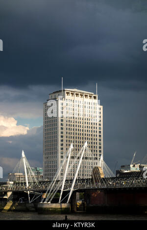 Shell Centre Tower, Shell Gebäude Turm von Sir Howard Robertson & Piers von Hungerford Stege, Lonson, Großbritannien Stockfoto