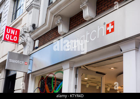 Swatch Store shop Zeichen logo außen auf der Oxford Street, London, UK Stockfoto