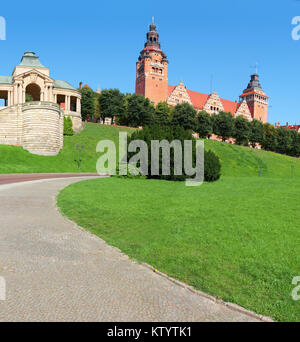 Panoramablick auf das Bild der Altstadt in Szczecin (Stettin). Sitz der Woiwodschaft Behörden Chrobry Ufer (waly Chrobrego). Stockfoto