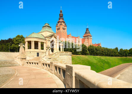 Sitz der Woiwodschaft Behörden Chrobry Ufer (waly Chrobrego). Dieses Hotel ist in der Altstadt in Szczecin (Stettin) in Polen. Stockfoto
