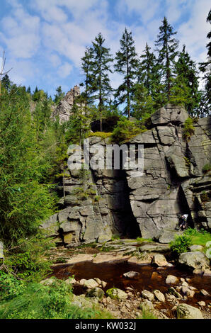 Erzgebirge, an der Wand des Teufels im Naturschutzgebiet schwarzes Wasser Tal, Teufelswand im Naturschutzgebiet Schwarzwassertal Stockfoto