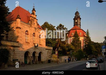 Dresden, Talstation der schwimmenden Straße und Loschwitzer Kirche, Talstation der Schwebenbahn und Loschwitzer Kirche Stockfoto