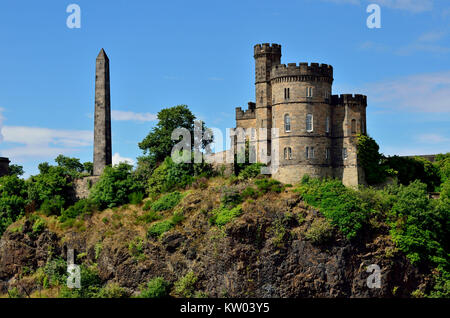 Schottland, Edinburgh, cal Ton Hill, Märtyrer Monument und der Gouverneur House, Schottland, Calton Hill, Märtirermonument und Gouverneurshaus Stockfoto