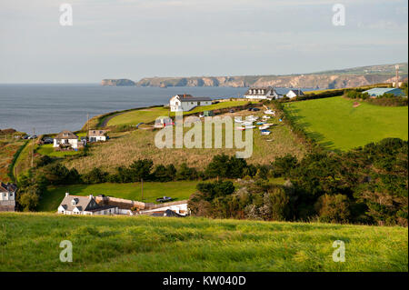 Im Norden Cornwalls Küste in der Nähe von Port Isaac auf der Suche nach Port Gavern Stockfoto