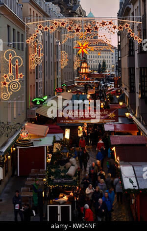 Dresden, Münze Lane, Weihnachtsmarkt in der Kirche Unserer Lieben Frau, Münzgasse, Weihnachtsmarkt an der Frauenkirche Stockfoto