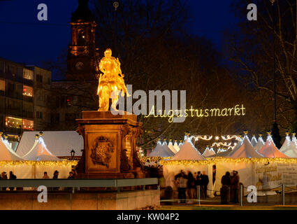 Dresden, Weihnachtsmarkt auf der neuen Stadt Stadtbewohner Markt und die High Street, Weihnachtsmarkt auf dem Neustädter Markt und der Hauptstraße Stockfoto