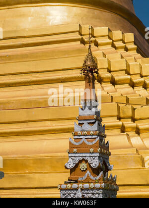 Detail der Shwe Sayan Pagode in Dala Township, über den Yangon River von Yangon. Stockfoto