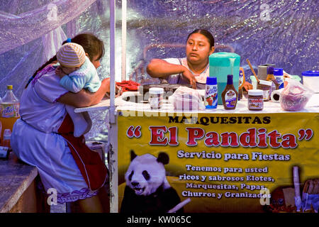 Lebensmittel Verkäufer auf dem Zocalo (Hauptplatz) in Merida, Mexiko Stockfoto