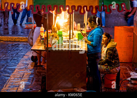 Lebensmittel Verkäufer auf dem Zocalo (Hauptplatz) in Merida, Mexiko Stockfoto