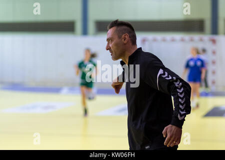 ZAGREB, KROATIEN - 16. SEPTEMBER 2017: 1. Kroatischen Handball Liga Frau. Miran Ognjenovic Trainer Stockfoto