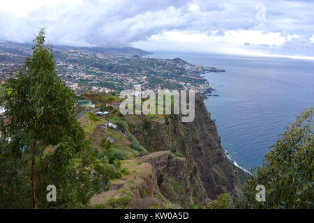 Blick von der Glasboden Skywalk am Cabo Girao, Camara de Lobos, Madeira, Portugal Stockfoto