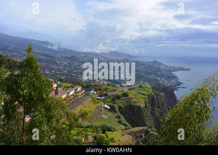 Blick von der Glasboden Skywalk am Cabo Girao, Camara de Lobos, Madeira, Portugal Stockfoto