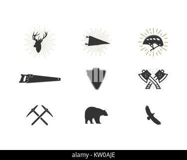 Outdoor Adventure silhouette Symbole gesetzt. Klettern und Holzfäller formen Kollektion. Einfache schwarze Piktogramme bündeln. Verwenden Sie für die Erstellung von Logo, Etiketten und anderen wandern, surfen Designs. isoliert auf Weiss. Stockfoto